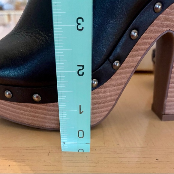 Jessica Simpson Clogs - Picture 7 of 8